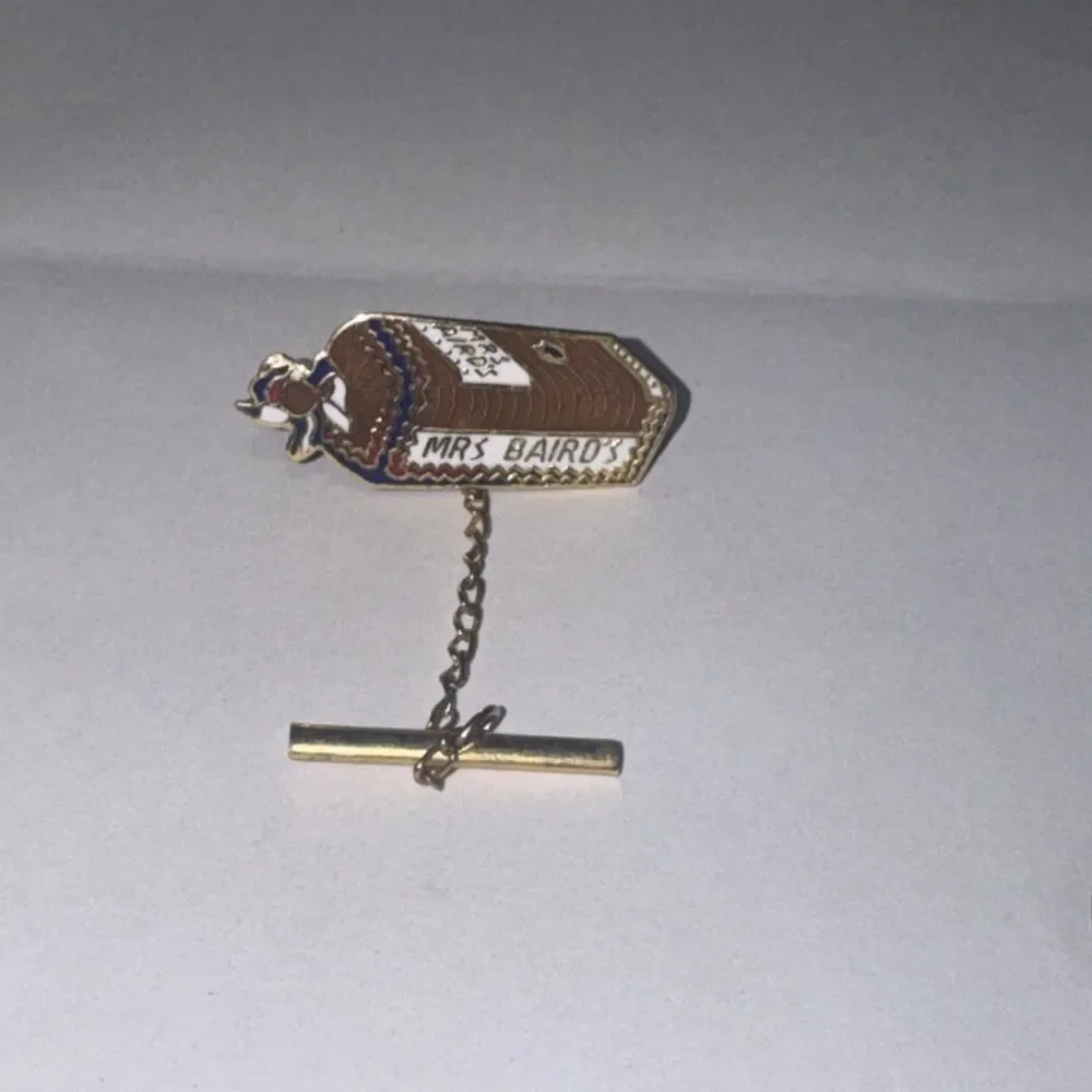 SUPER RARE VINTAGE MRS BAIRDS BAKERIES MRS BAIRD'S BREAD ENAMEL PIN/TIE TACK